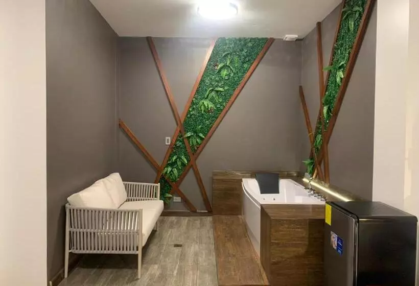 Hotelli Sacha Golden