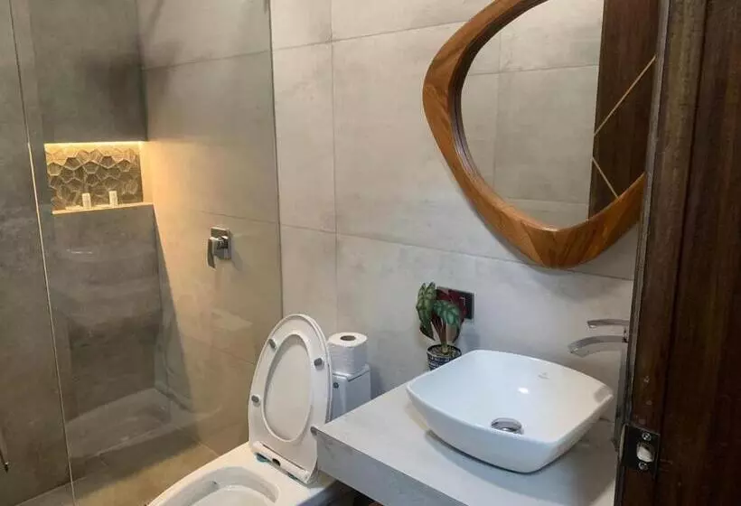 Hotelli Sacha Golden