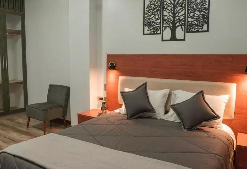 Hotelli Sacha Golden