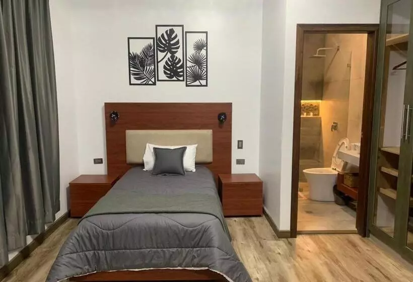 Hotelli Sacha Golden