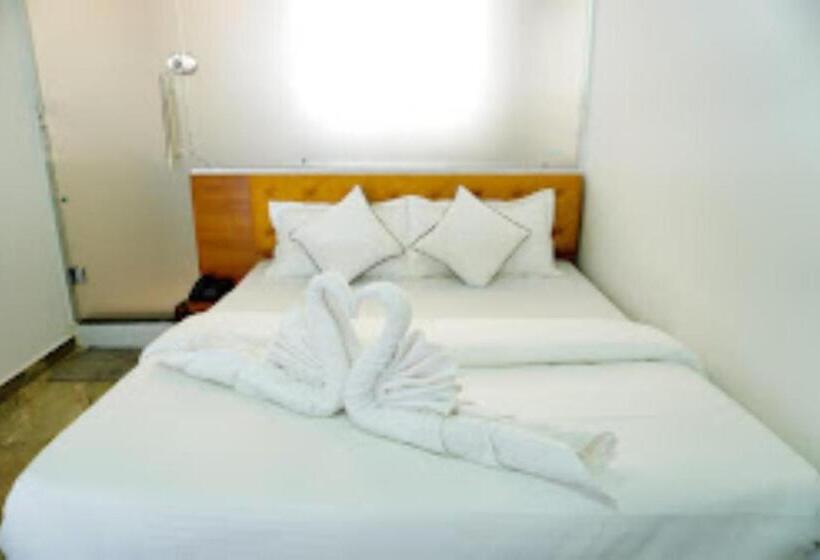 酒店 Santeria Inn Surat