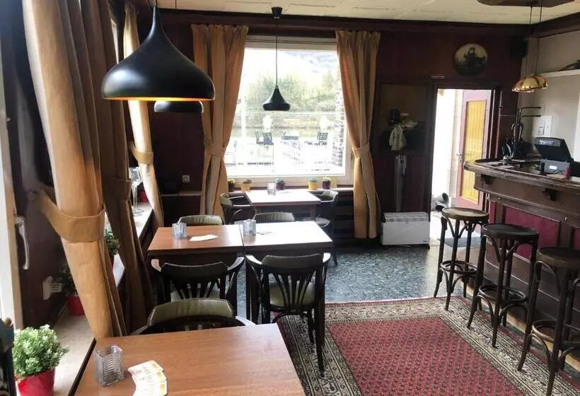 Aamiaismajoitus (B&B) Villa Cornely