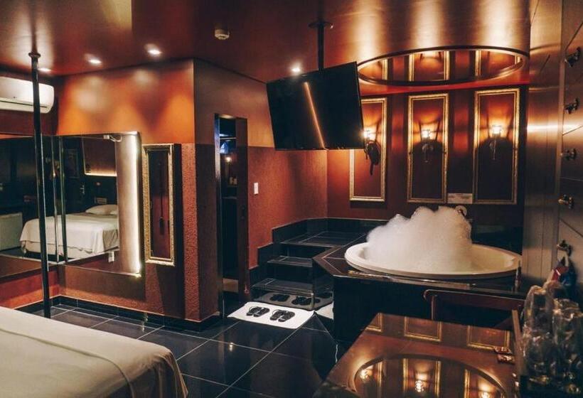 Champagne Motel By Drops