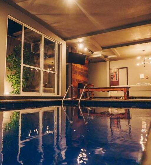 Champagne Motel By Drops