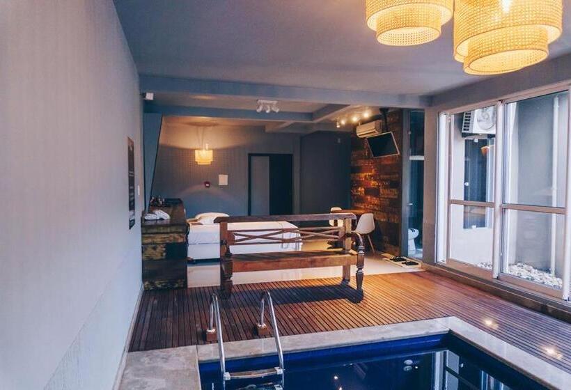 Champagne Motel By Drops