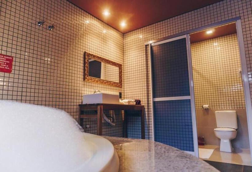 Champagne Motel By Drops