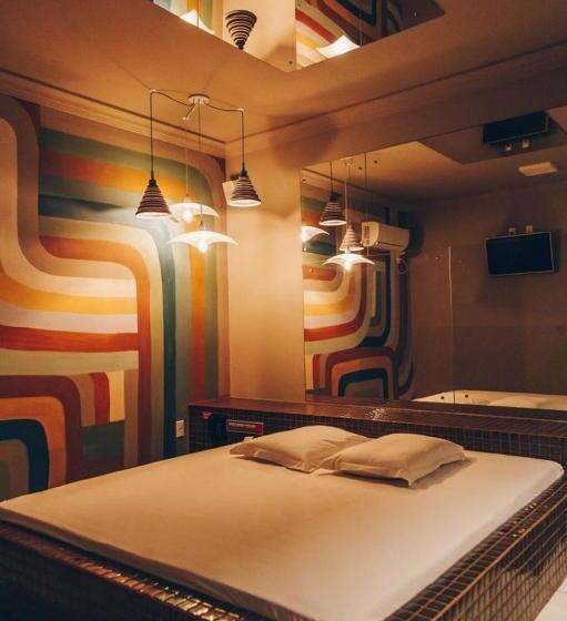 Champagne Motel By Drops