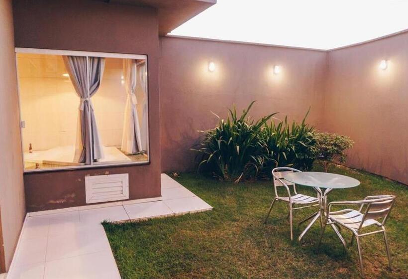 Champagne Motel By Drops