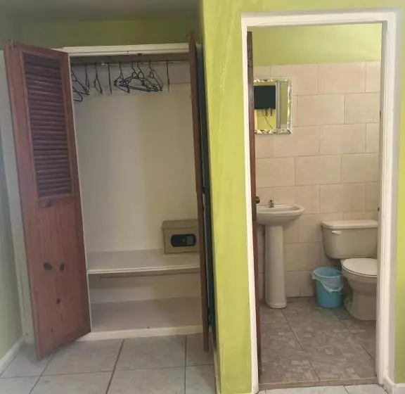 Coco Hotel And Hostel