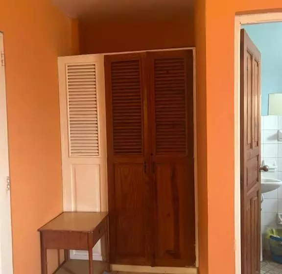 Coco Hotel And Hostel