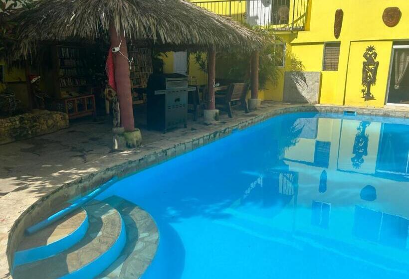 Coco Hotel And Hostel