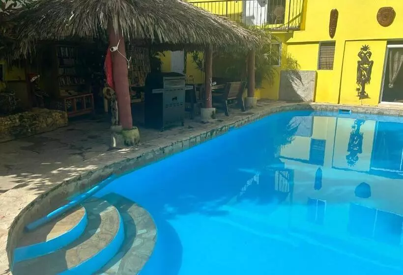 Coco Hotel And Hostel