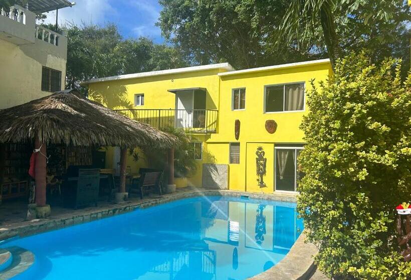 Coco Hotel And Hostel