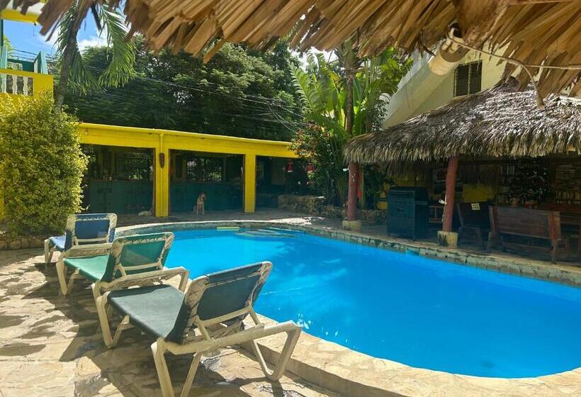 Coco Hotel And Hostel