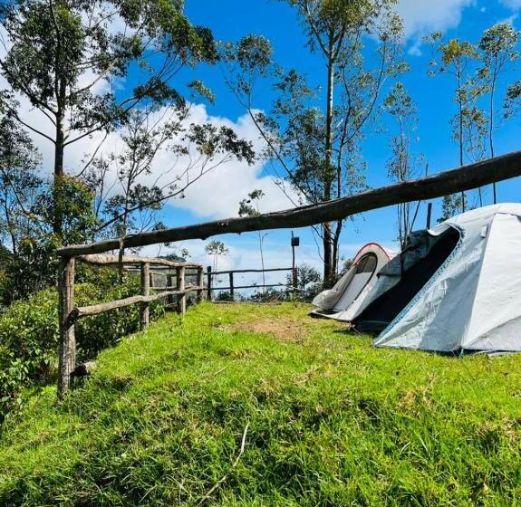 ホテル De Hobbit Tent Camping