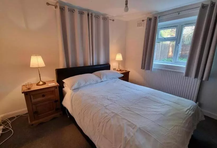 ペンション Beautiful Double Room In Acton, West London
