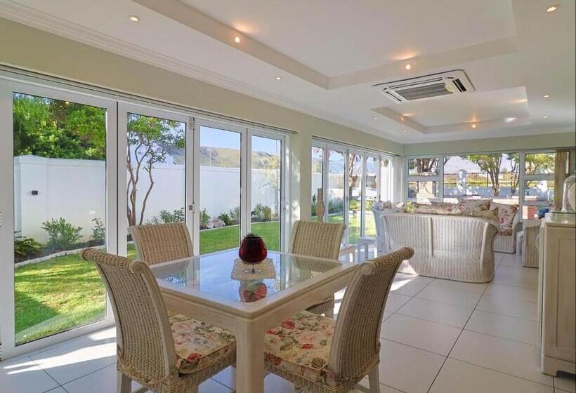 Пансион Joie De Vivre   22 Rocklands