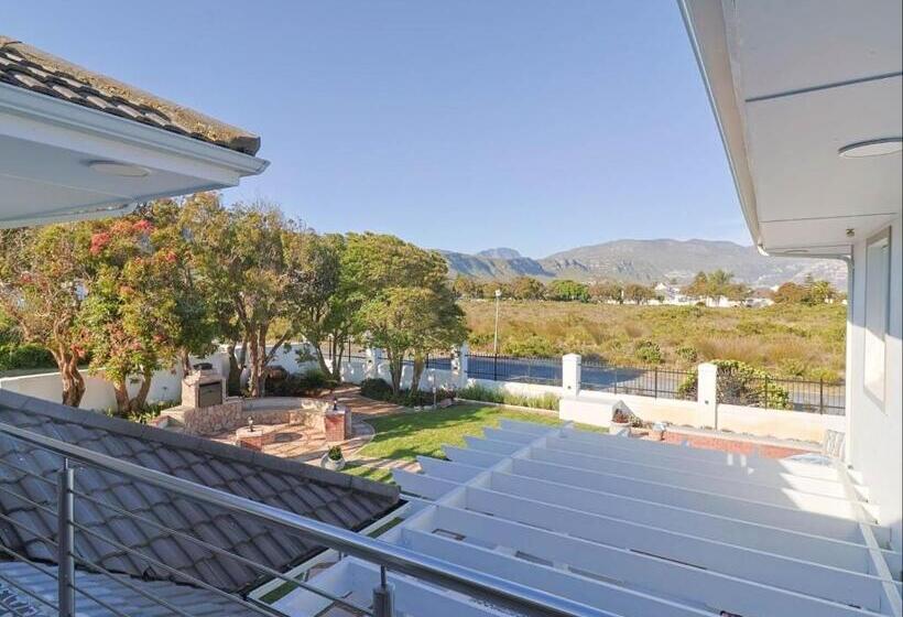 Пансион Joie De Vivre   22 Rocklands