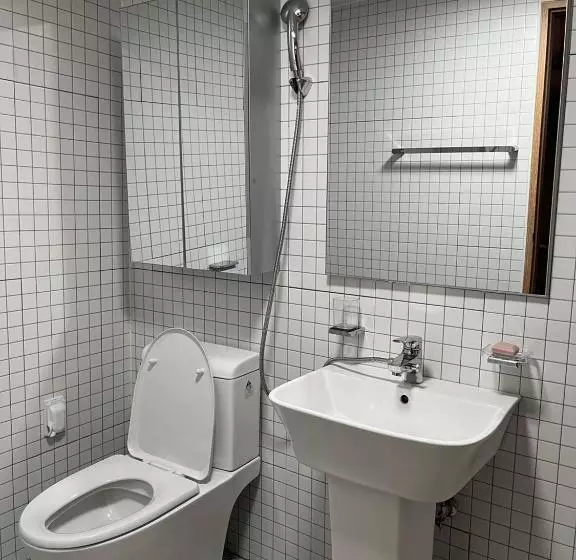 Majatalo Young House