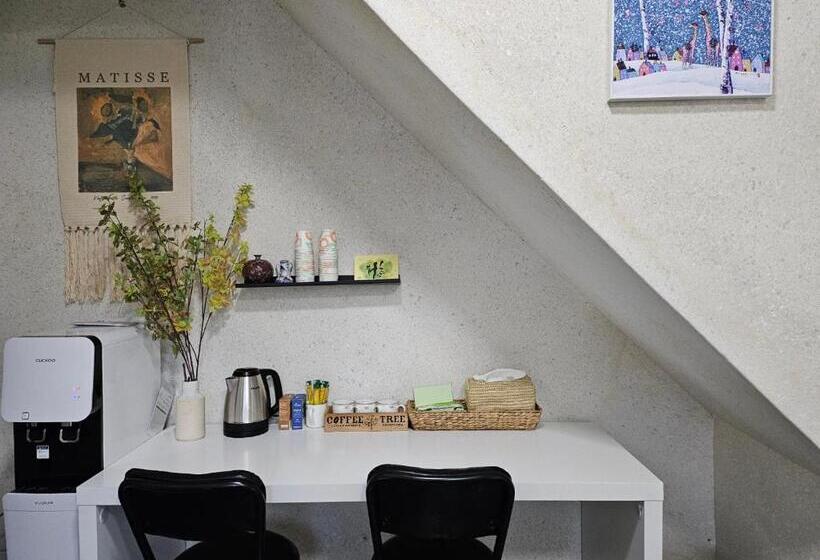 Pensione Young House