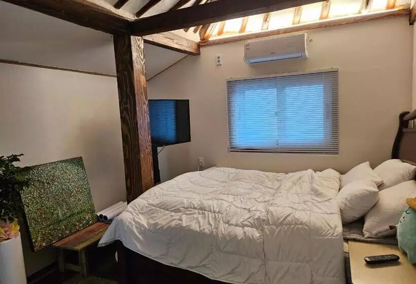 Majatalo Young House