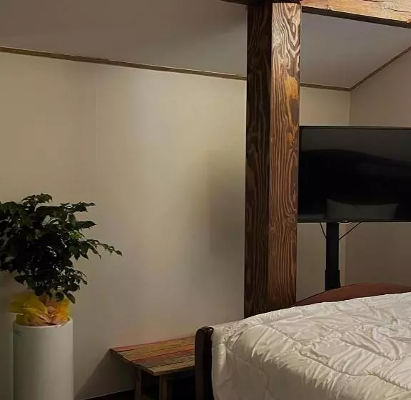 Majatalo Young House