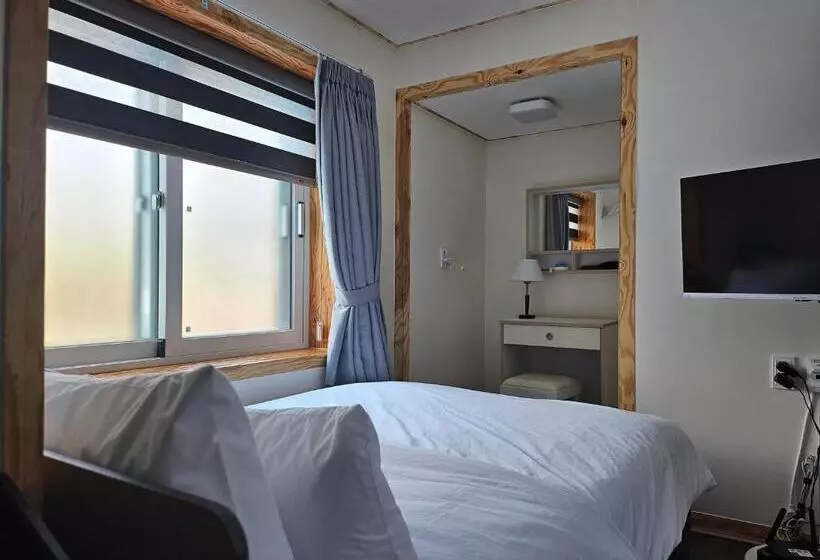 Majatalo Young House