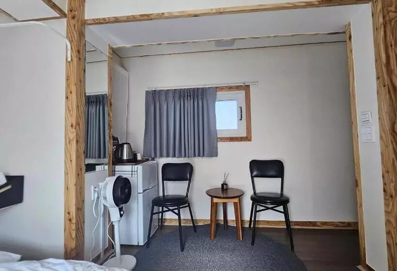 Majatalo Young House