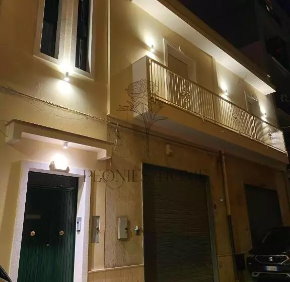 ベッドアンドブレックファースト Peonies  Home