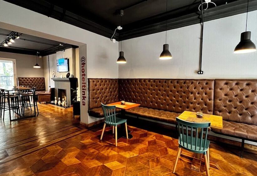 تختخواب و صبحانه Tinka