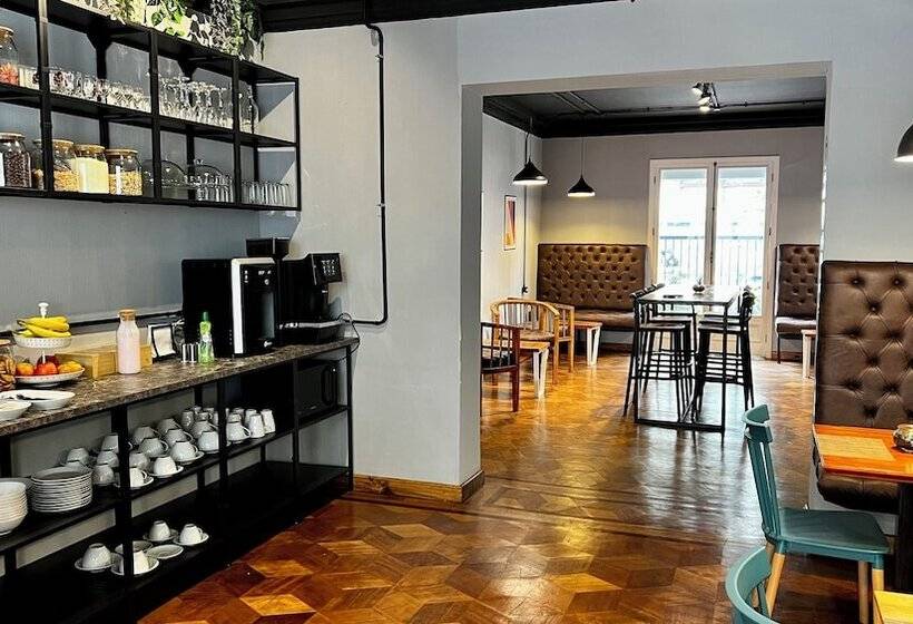 تختخواب و صبحانه Tinka