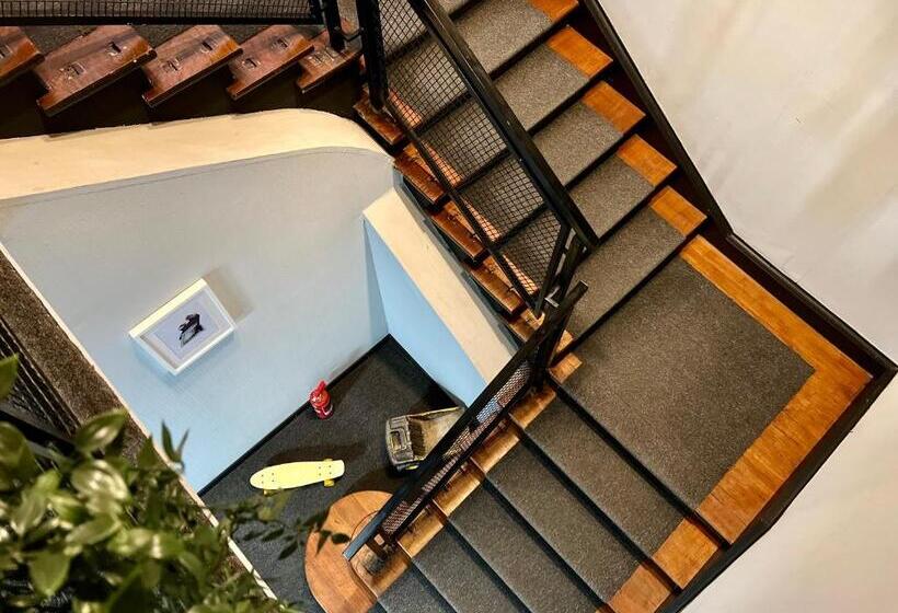 تختخواب و صبحانه Tinka