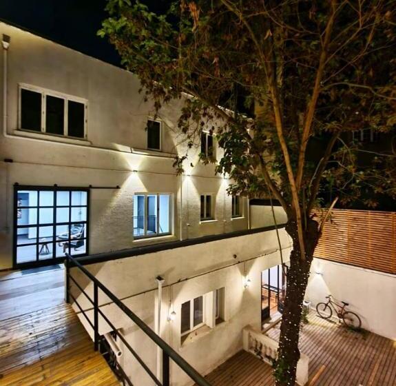 تختخواب و صبحانه Tinka