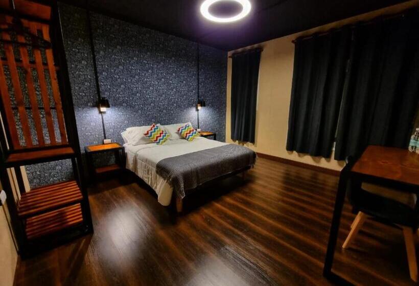 تختخواب و صبحانه Tinka