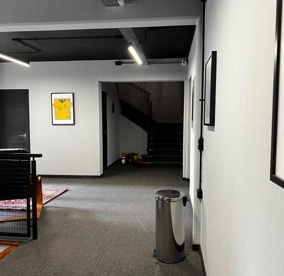 تختخواب و صبحانه Tinka