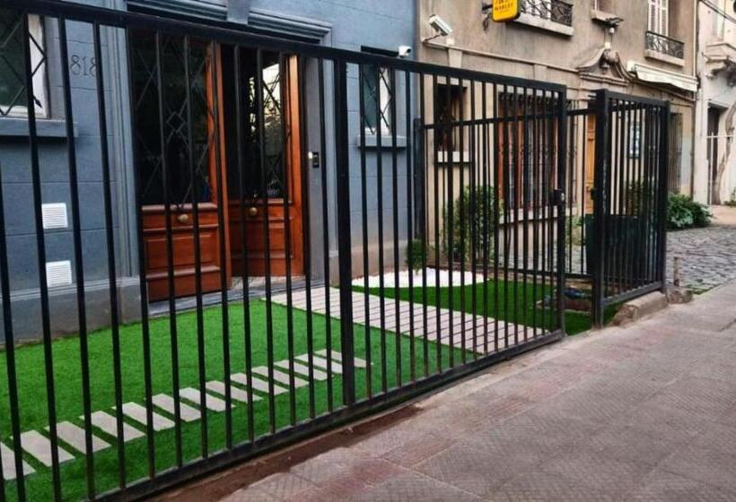 تختخواب و صبحانه Tinka