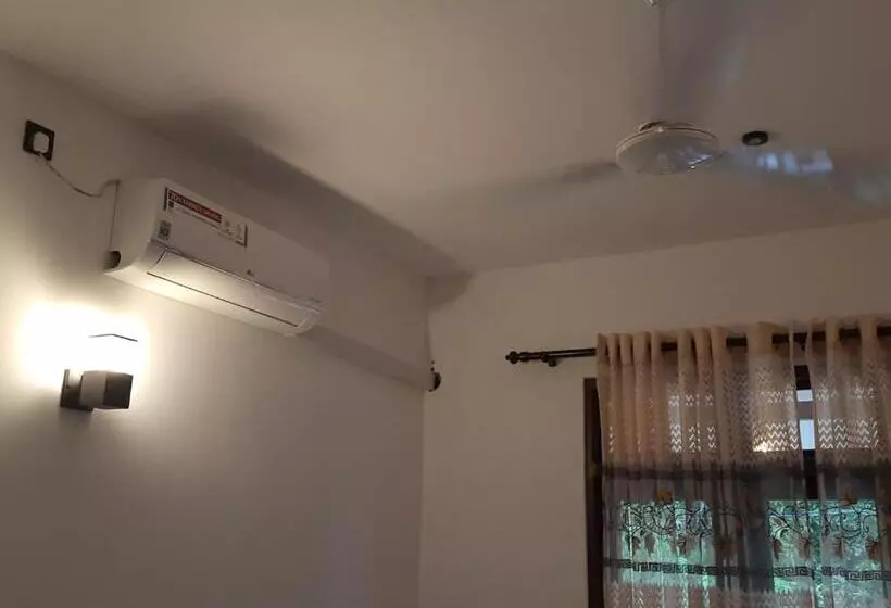 Aamiaismajoitus (B&B) Villa Sunset Tides