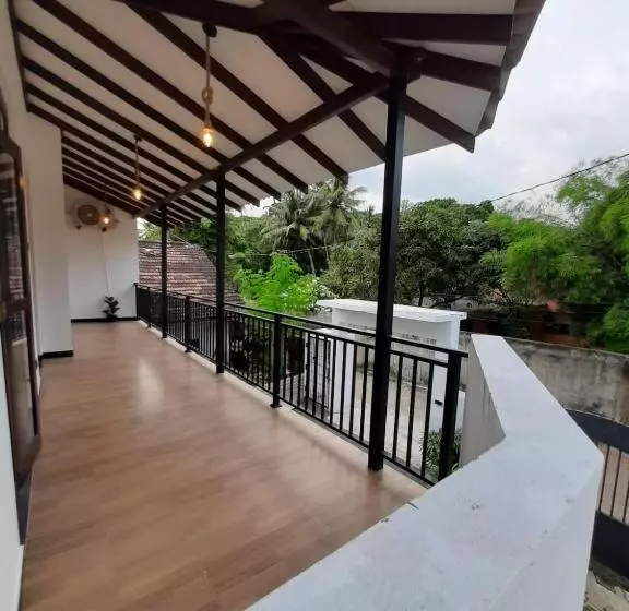 Aamiaismajoitus (B&B) Villa Sunset Tides