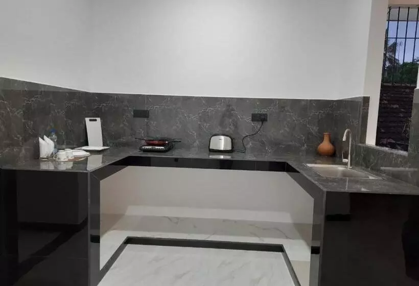 Aamiaismajoitus (B&B) Villa Sunset Tides