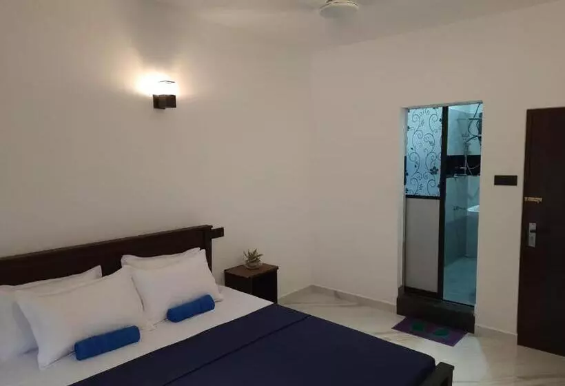 Aamiaismajoitus (B&B) Villa Sunset Tides