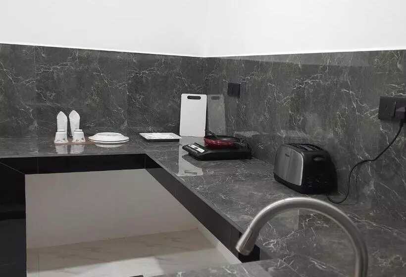 Aamiaismajoitus (B&B) Villa Sunset Tides