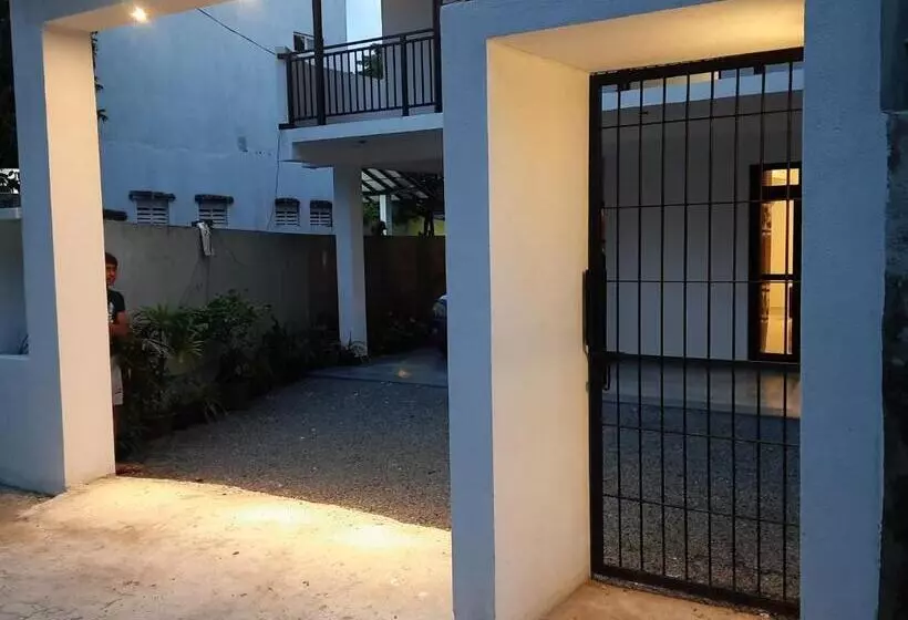 Aamiaismajoitus (B&B) Villa Sunset Tides