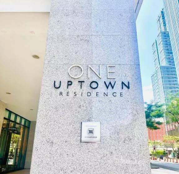 Deluxe Suite In Uptown Bgc With Fountain View