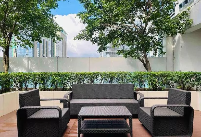 Deluxe Suite In Uptown Bgc With Fountain View