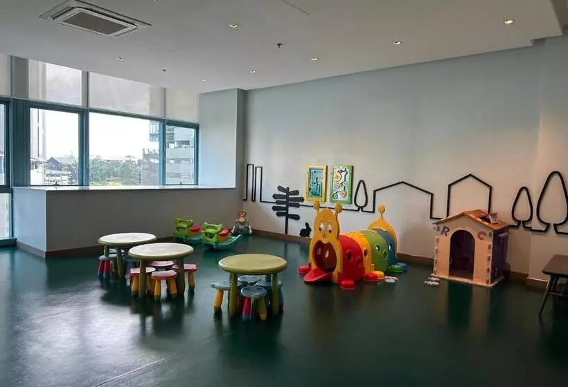 Deluxe Suite In Uptown Bgc With Fountain View