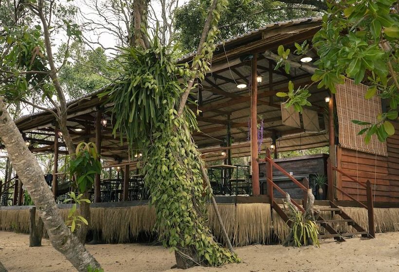 Hotel Coral Bay Resort