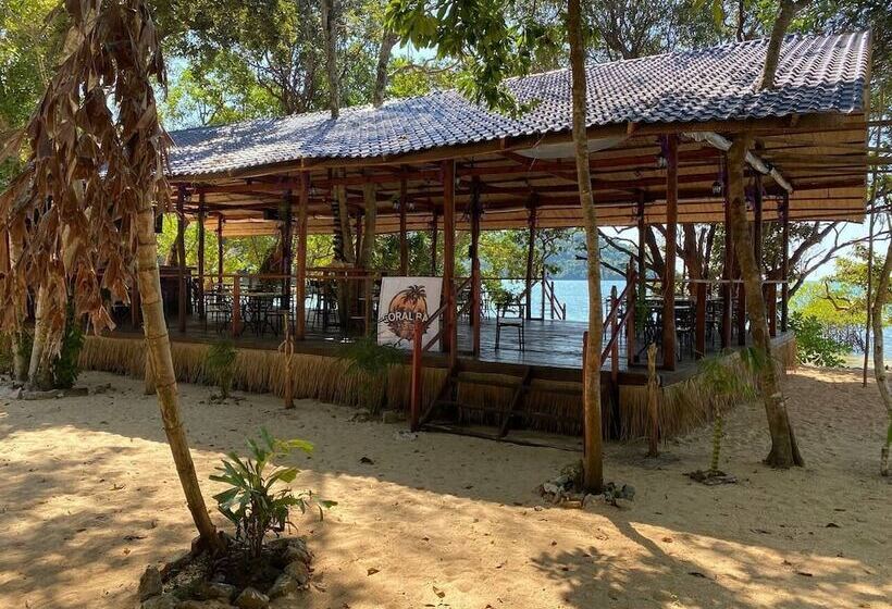 Hotel Coral Bay Resort