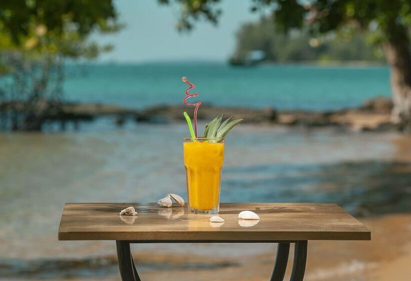 Hotel Coral Bay Resort