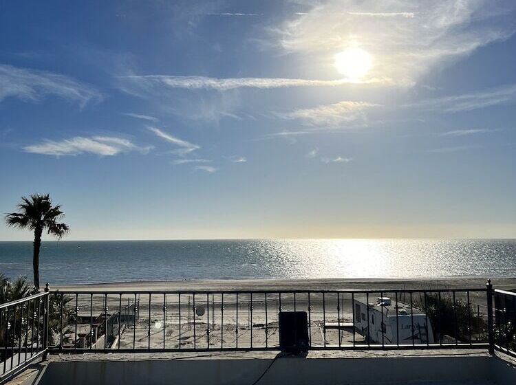 בית מלון כפרי Los Pinos Inn