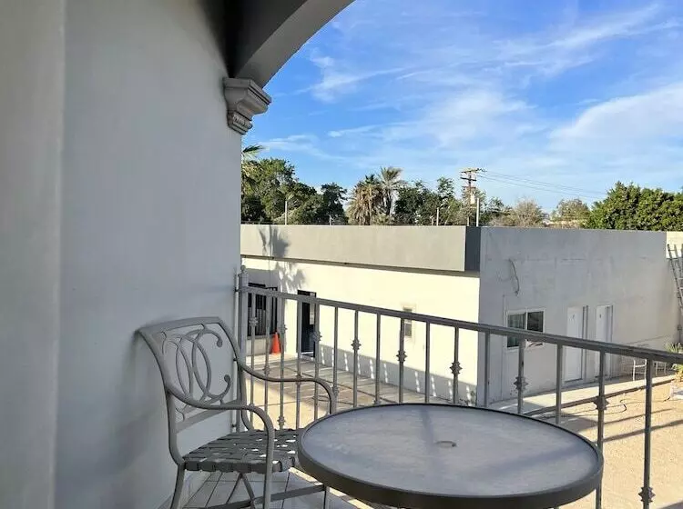 ホテル Los Pinos Inn